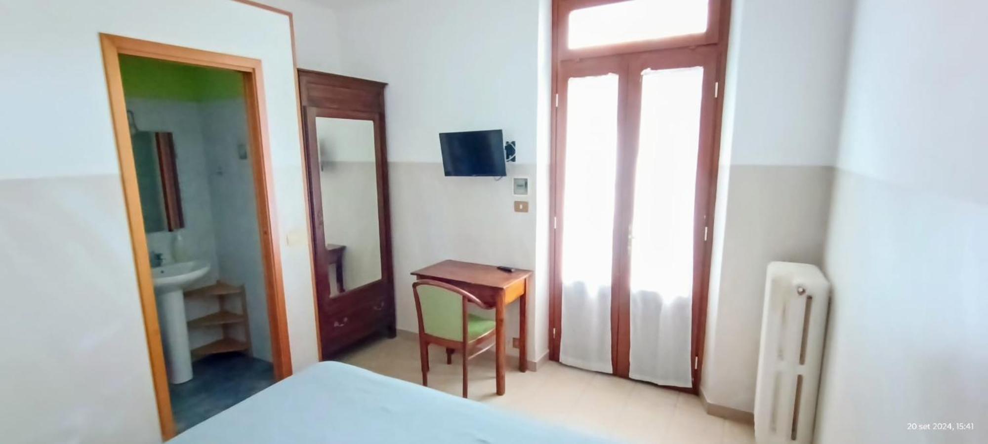 Camera Matrimoniale/Doppia con Letti Singoli con Bagno